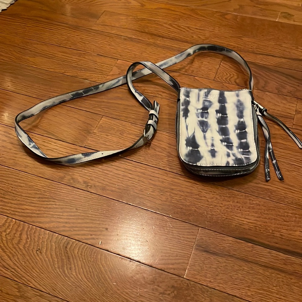 Vincent Camuto blue and white crossbody bag.